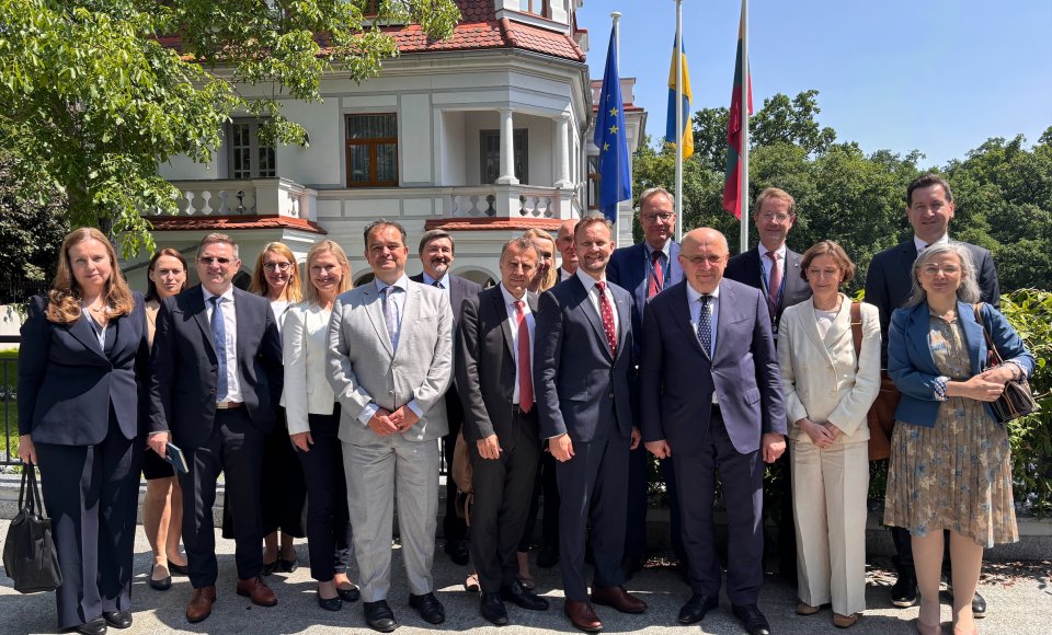 EU Commissioner Andrius Kubilius Discusses Strengthening European Defense with Ambassadors in Prague